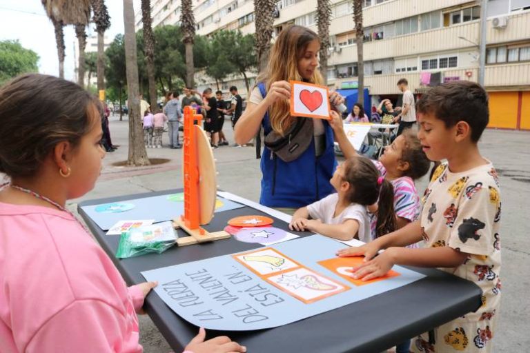 Read more about the article La Mina celebra el Dia del Joc reivindicant un barri sense violències
