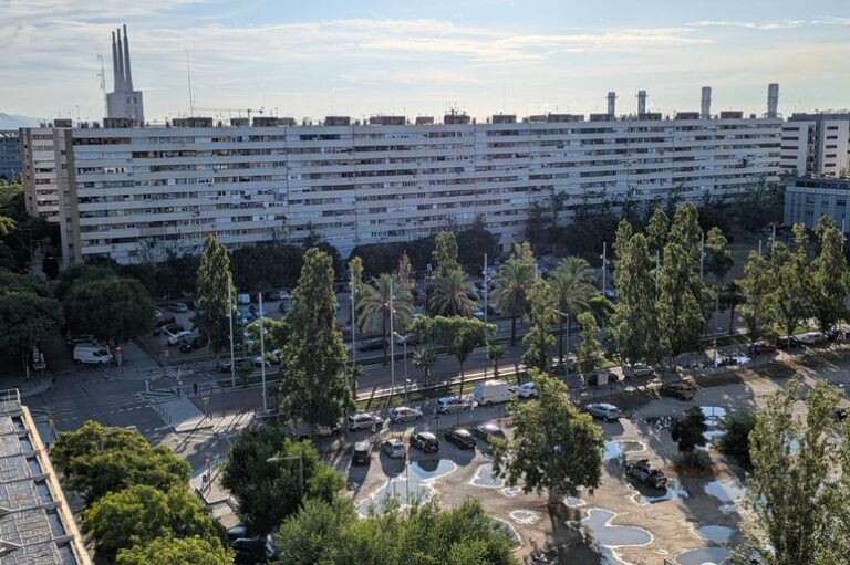 Més informació sobre l'article Àngela Vàzquez i David Fernàndez: els relats de qui mira al barri des de fora – ‘Mirades del barri de La Mina’