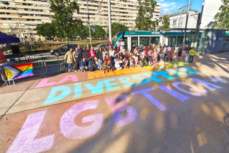 Més informació sobre l'article La Mina surt de nou al carrer en contra de la LGBTIQA+fòbia en una jornada festiva i plena de ritme