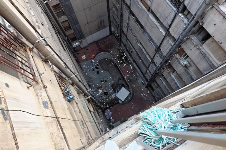 Més informació sobre l'article Avancen els buidatges de pisos al bloc Venus de La Mina, amb una de les escales que ja arriba al 50%